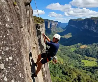 Desbravando o Rapel na Serra do Cipó: Aventura em Altura Desbravando o Rapel na Serra do Cipó: Aventura em Altura